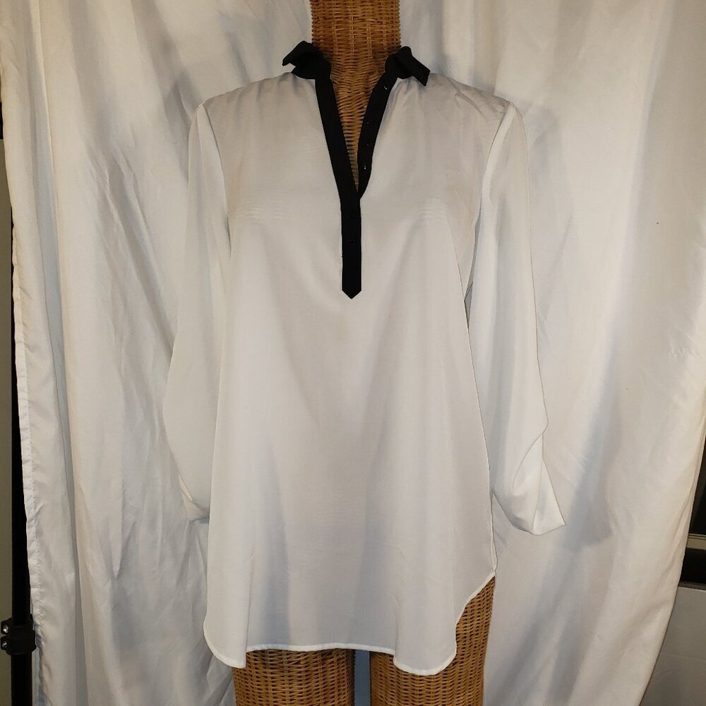 Kenneth Cole Reaction Women's V Neck Long Sleeve White Blouse w/Black Trim - M